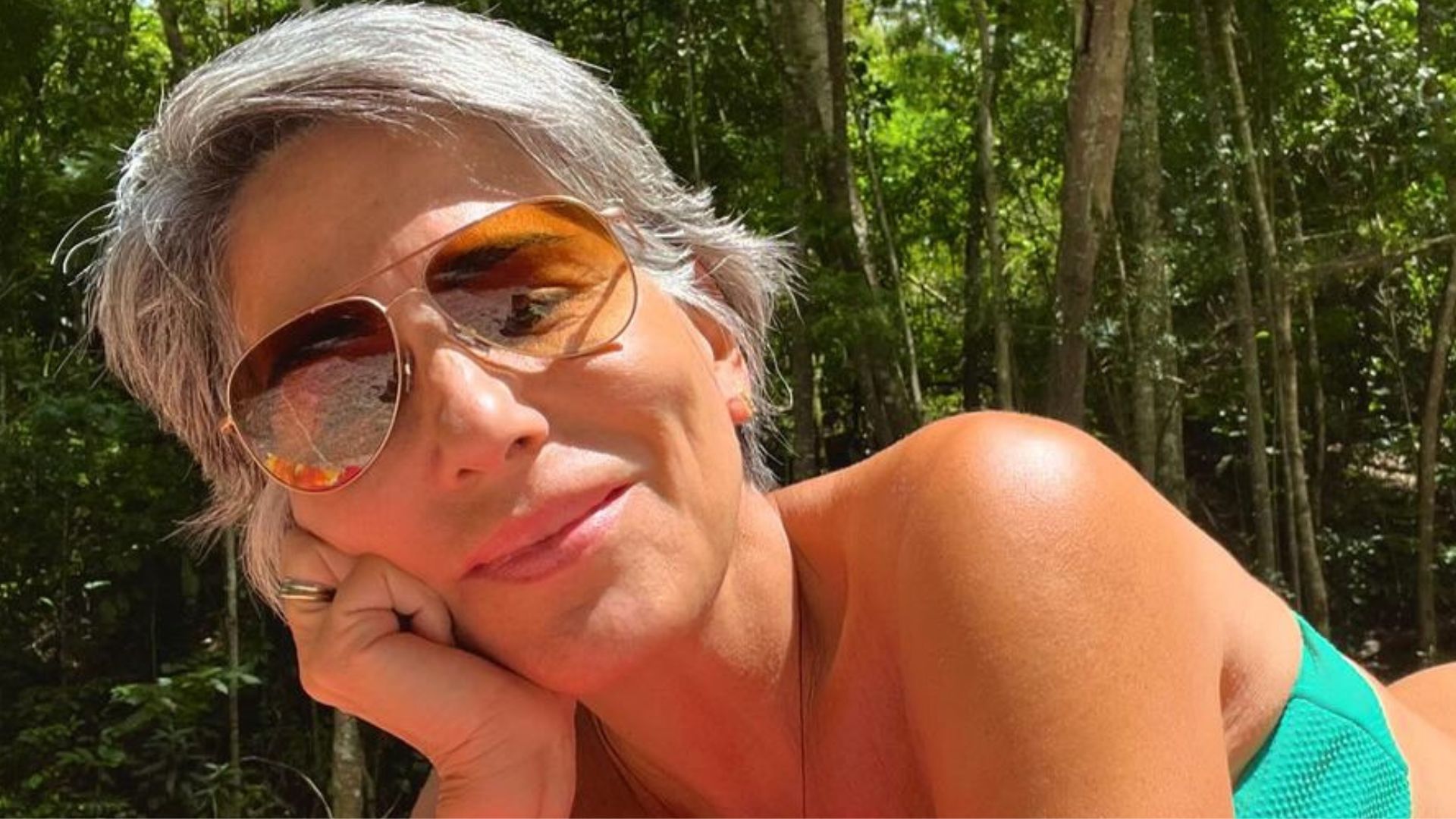 Gloria Pires surpreende ao exibir beleza natural em dia de sol: 'Linda e elegante'