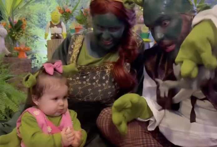 Viih Tube e Eliezer promovem festão de 'Shrek' para mesversário de Lua Di Felice - Foto: Reprodução / Instagram