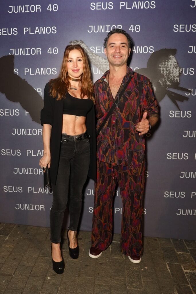 Marco Luque e a namorada na festa de Junior Lima