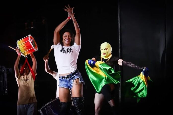 Pabllo Vittar e Madonna ensaiam juntas para show no Rio — Foto: Manu Scarpa/BrazilNews