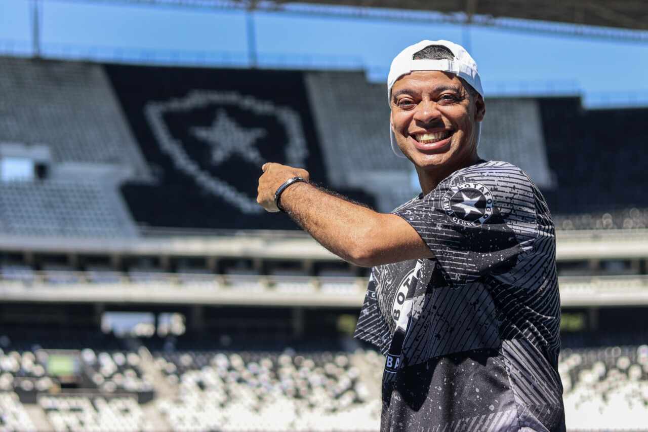 Emerson Dia é a nova voz da escola Botafogo Samba Clube - Fotos: Emerson Pereira