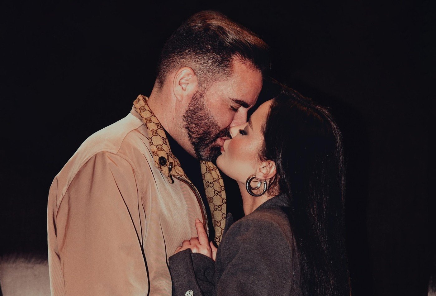 Maraisa beija muito o noivo Fernando Mocó - Foto: Instagram