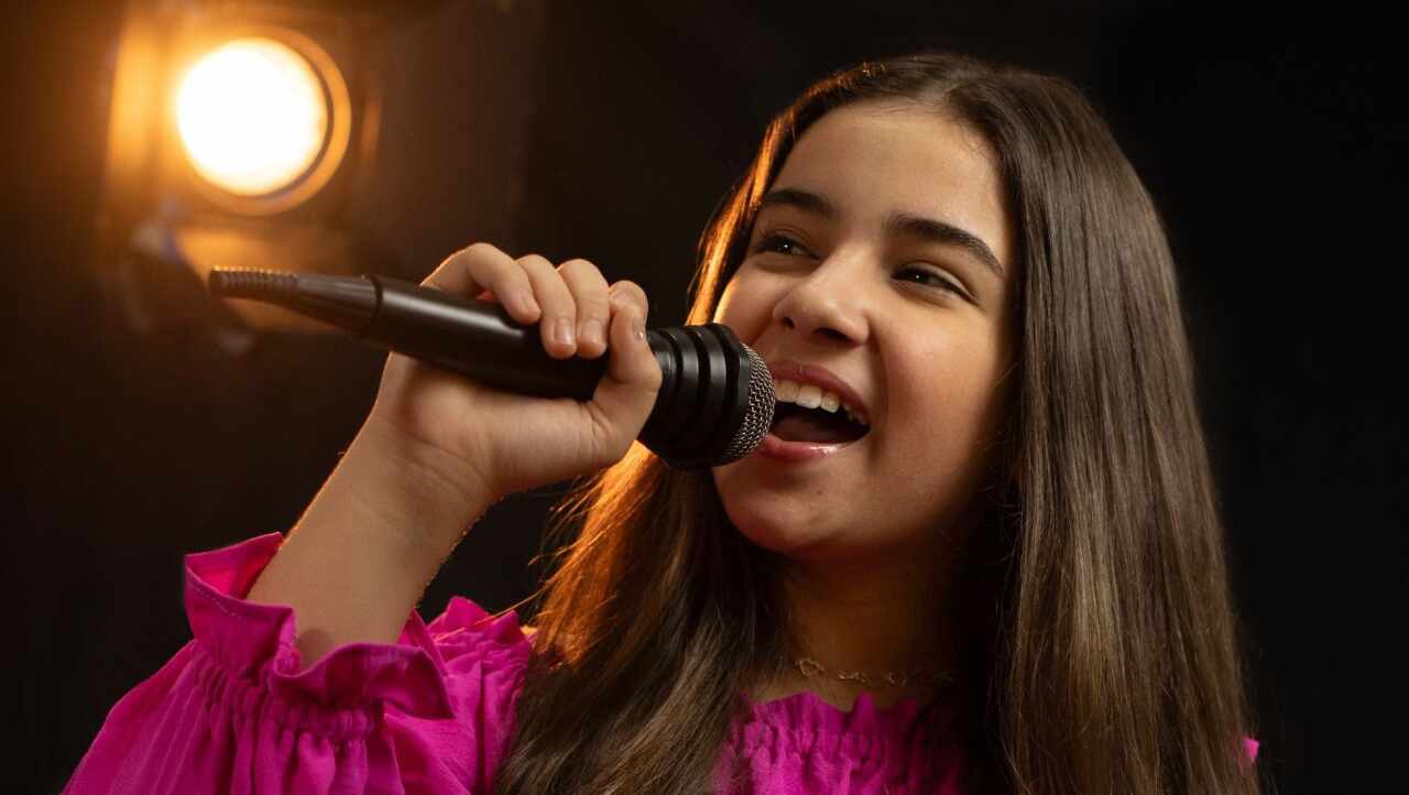 Talento: Esther Samuel, ex- ‘The Voice Kids Brasil’ fará show na Ecovilla Rihappy; confira!