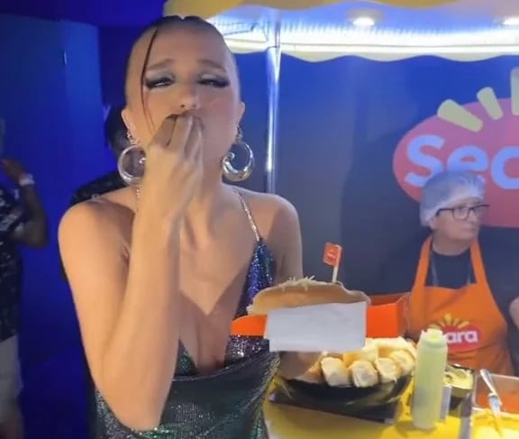 Rafa Kalimann é processada por marca por comer salsicha no Carnaval, e se pronuncia