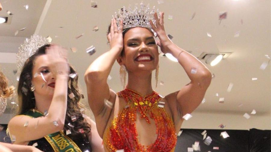 Miss renuncia a título e coroa após se sentir humilhada: ‘Saí aos prantos’