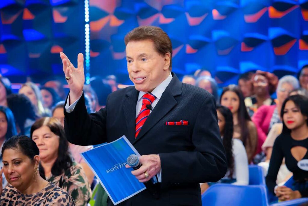 Silvio Santos apresentando programa