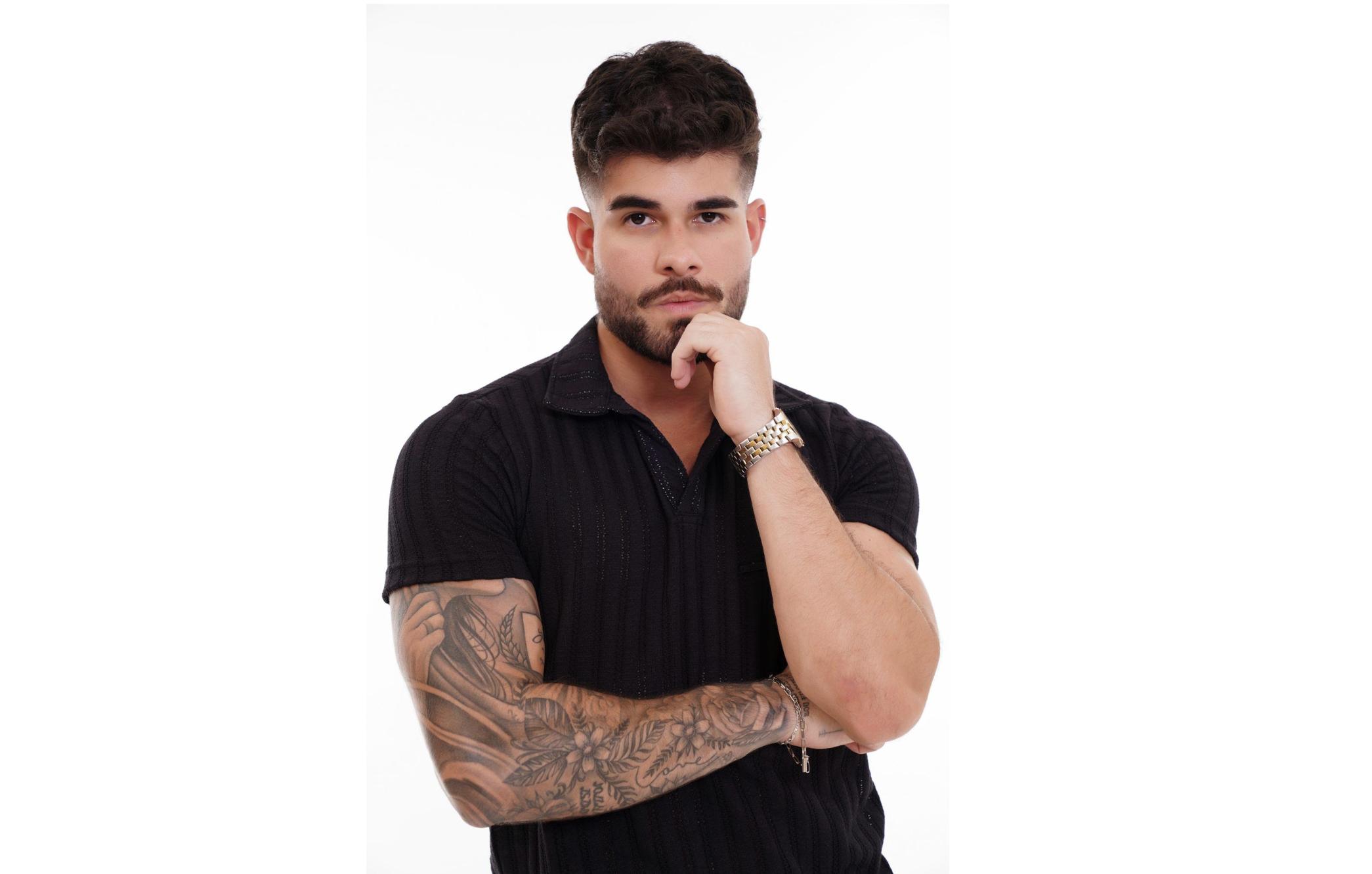 Lucas de Albú faz tatuagem para eternizar sua participação no reality show “A Grande Conquista 2”!