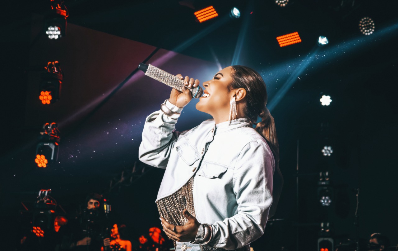 FOTO NA COM FUNDO scaled