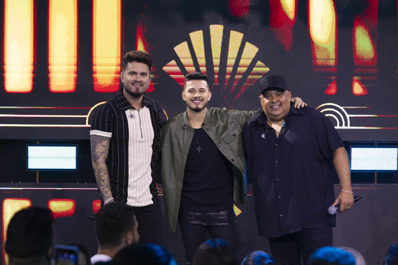 Cantor Junior Marra com a dupla Humberto e Ronaldo - Crédito da Foto: Jhonnathas Franco / Divulgação