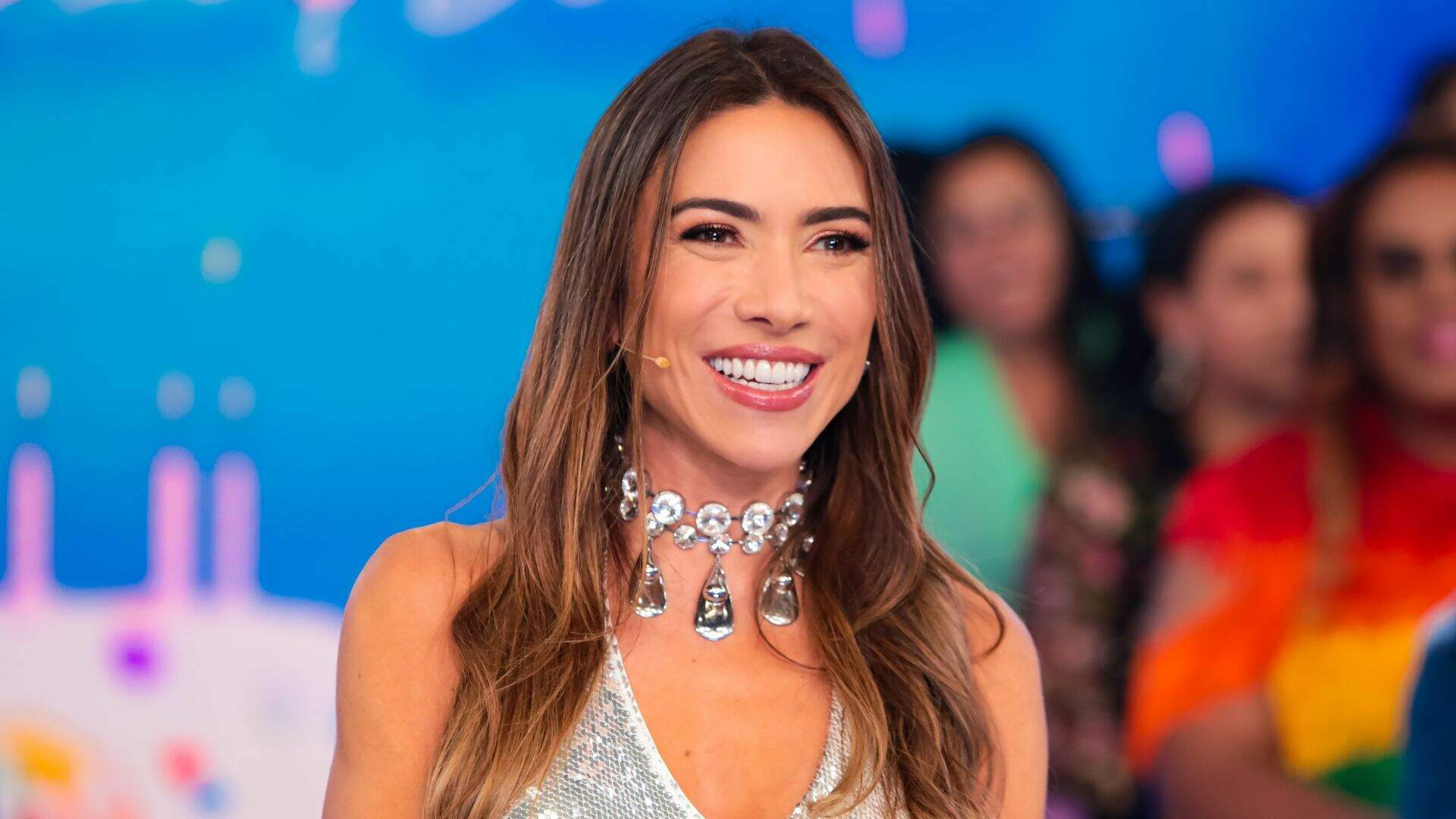 Patrícia Abravanel se emociona em retorno ao SBT após morte de Silvio Santos