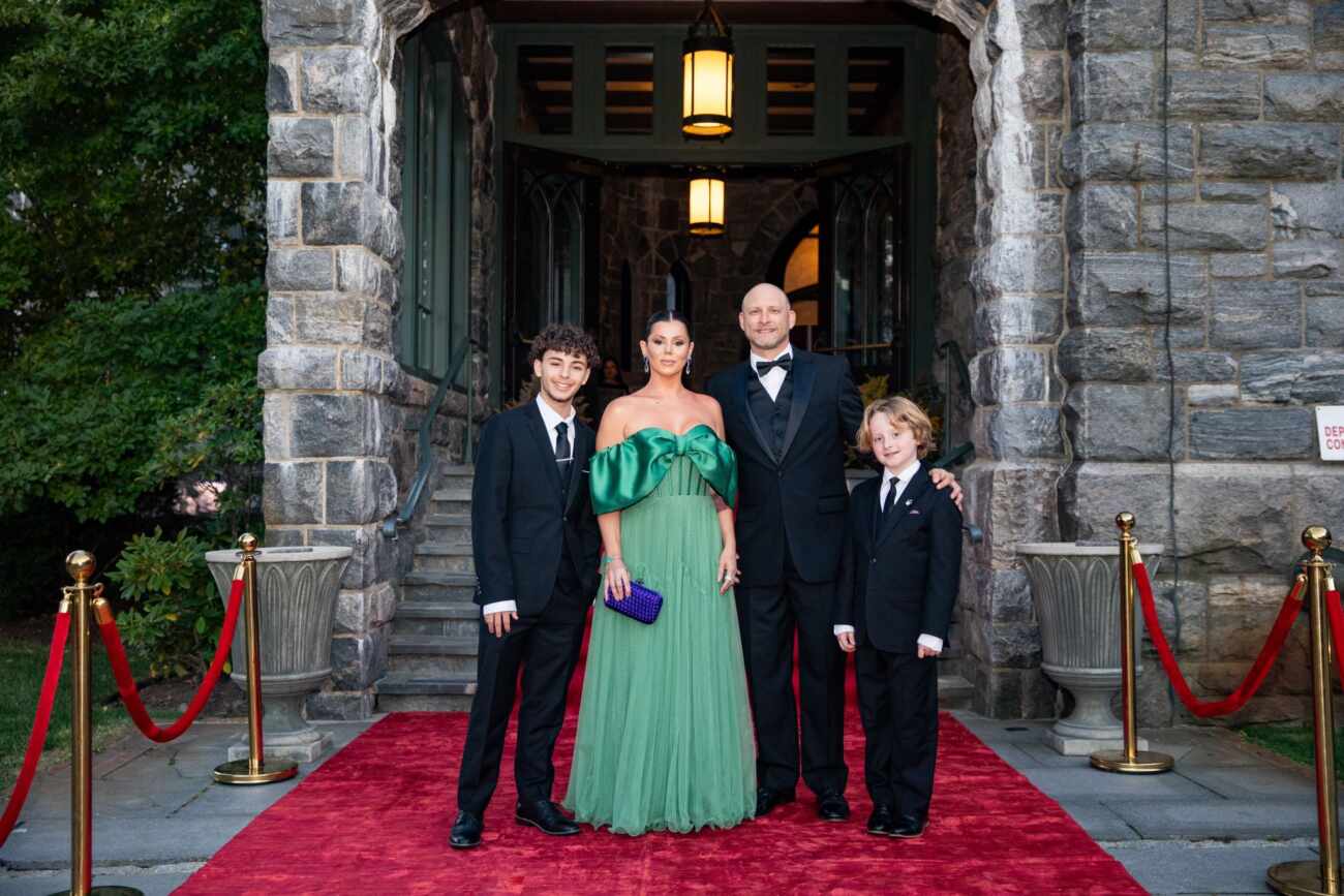 Aline Andrade Cohen com o esposo Lance Cohen e os filhos Renan Paixão e Cooper Cohen - Crédito da Foto: Daniele Silva / Divulgação