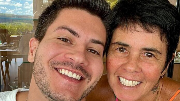 Arthur Aguiar impressiona com homenagem para mãe: 'Me inspirou'