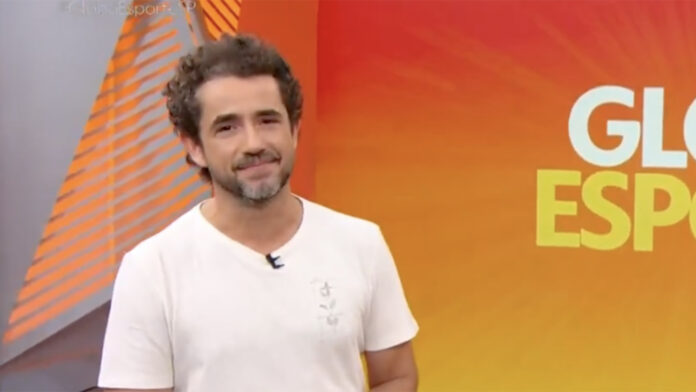 Felipe Andreoli chora em seu último programa na Globo