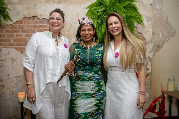 Rainha Diambi Kabatusuila num encontro de Culturas no Centro de São Paulo