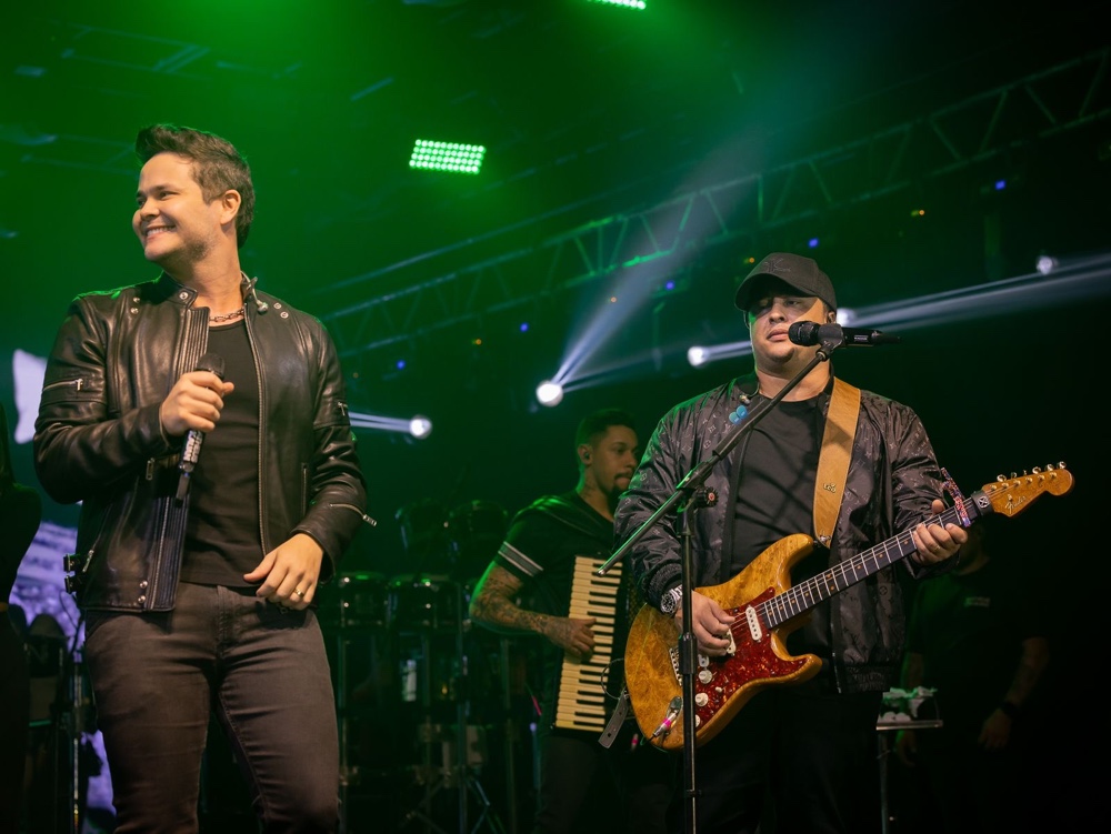 Matheus & Kauan lotam Villa Country em São Paulo, com show inesquecível com participações