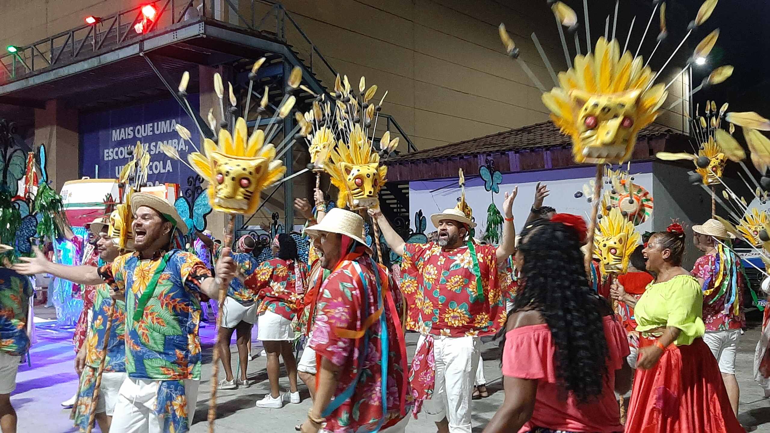 Mini desfiles do carnaval carioca encerram com esplendor e emoção no terceiro dia