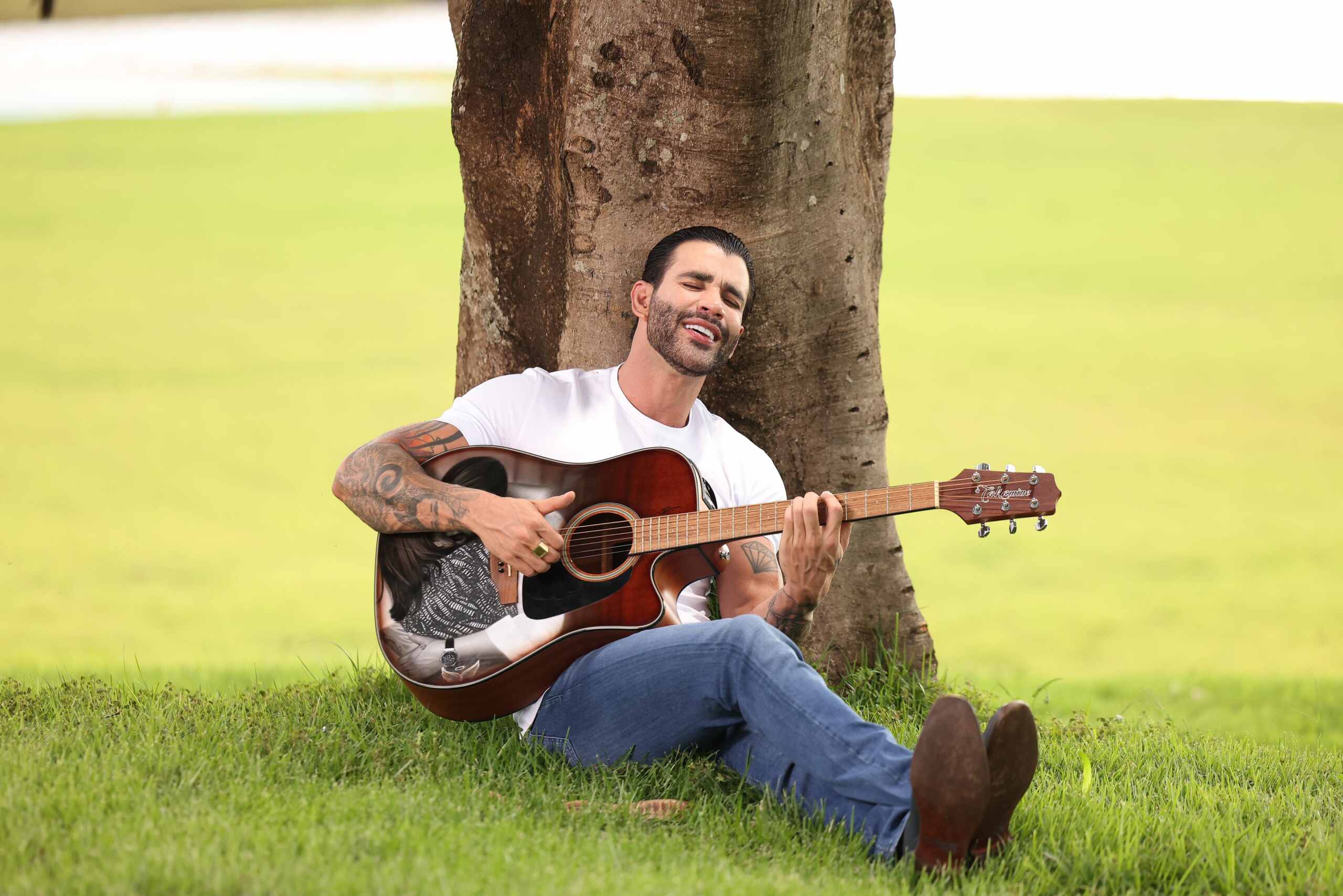 Gusttavo Lima lança música em homenagem à mãe