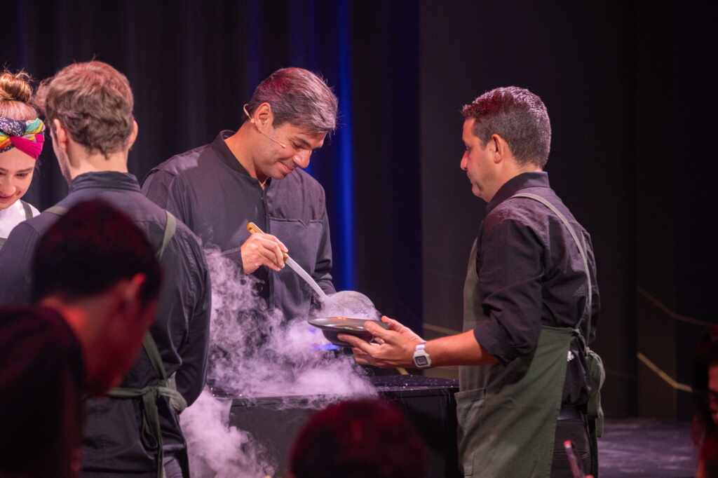 Agência Bem Inova Unindo Gastronomia, Música E Dança Em Experiência Exclusiva Com O Chef. Felipe Bronze