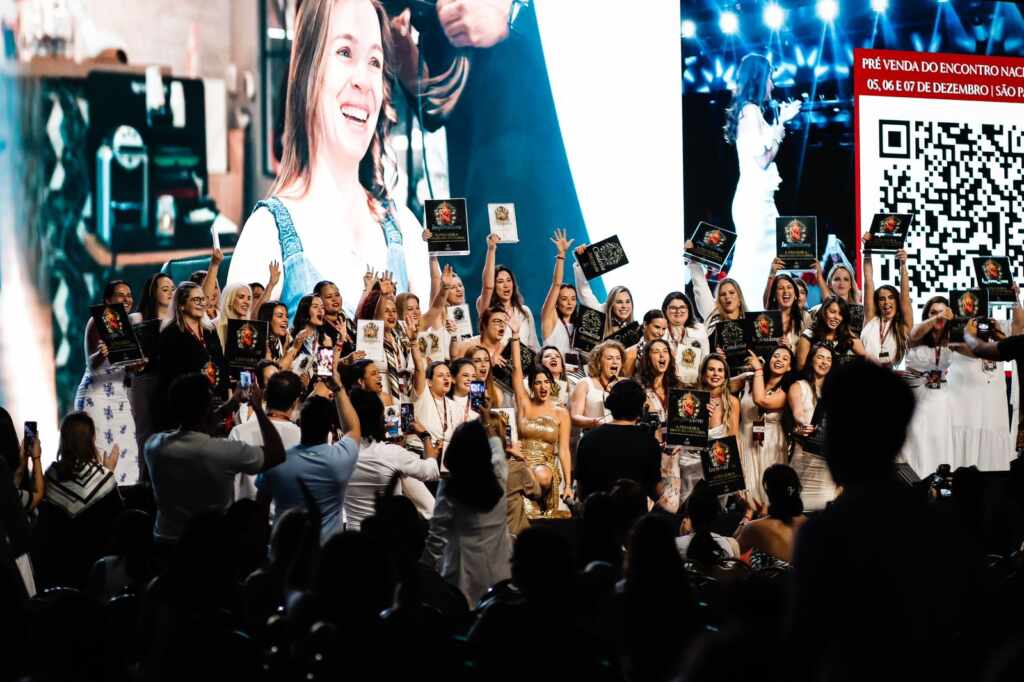 Ana Lisboa Lidera Encontro Nacional Feminino Moderno 2 Ana Lisboa Lidera Encontro Nacional Feminino Moderno E Reúne 6Mil Mulheres Em 12 Países Simultaneamente