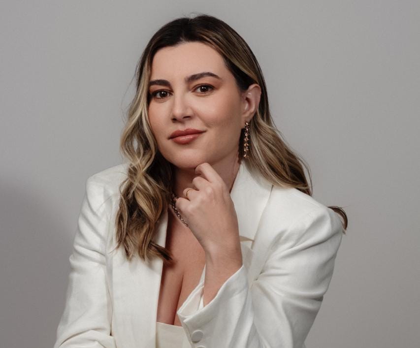 Transformando Vidas: Os 30 Maiores Destaques Da Saúde Em 2024 23 Dra. Milena Ávila: A Especialista Em Dermatologia Que Eleva A Autoestima