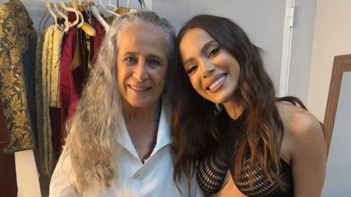 Anitta e Maria Bethânia se encontram em camarim do ‘Show da Virada’ e posam juntas - Foto: Instagram