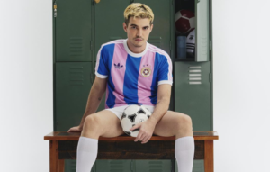 Em coleção inédita, Adidas e Jão lançam camisa inspirada na música ‘Meninos e Meninas’