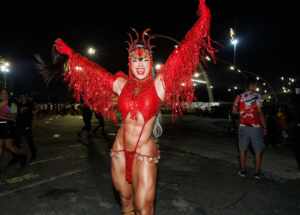 Juju Salimeni rainha de Bateria da Barroca Zona Sul, chega para Ensaio Técnico em SP