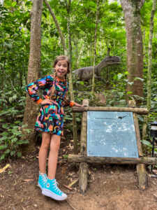 Malu Miranda explora a Terra dos Dinos: Uma aventura cheia de descobertas e encanto