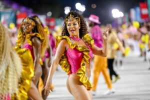 Daniel Zarmanno abre temporada de ensaios técnicos com criações exclusivas na Sapucaí