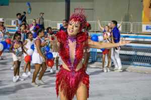 Tatiana Breia ensaia pela Unidos da Tijuca e União da Ilha na Marquês de Sapucaí