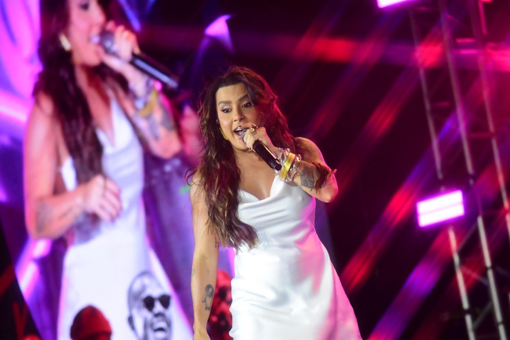 Lauana Prado Brilha Em Apresentação No Navio Do Gigante Com Léo Santana 5 Fotos: Brazil News