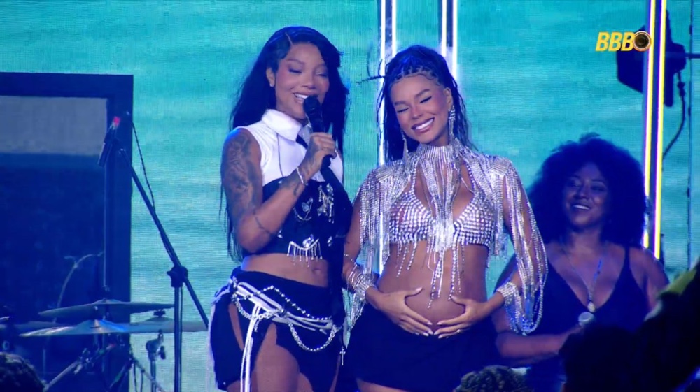 Ludmilla e Brunna Gonçalves revelam o nome da filha durante show no BBB 25