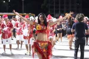 Wenny Iza homenageia irmã Lexa durante ensaio da Unidos da Bangu