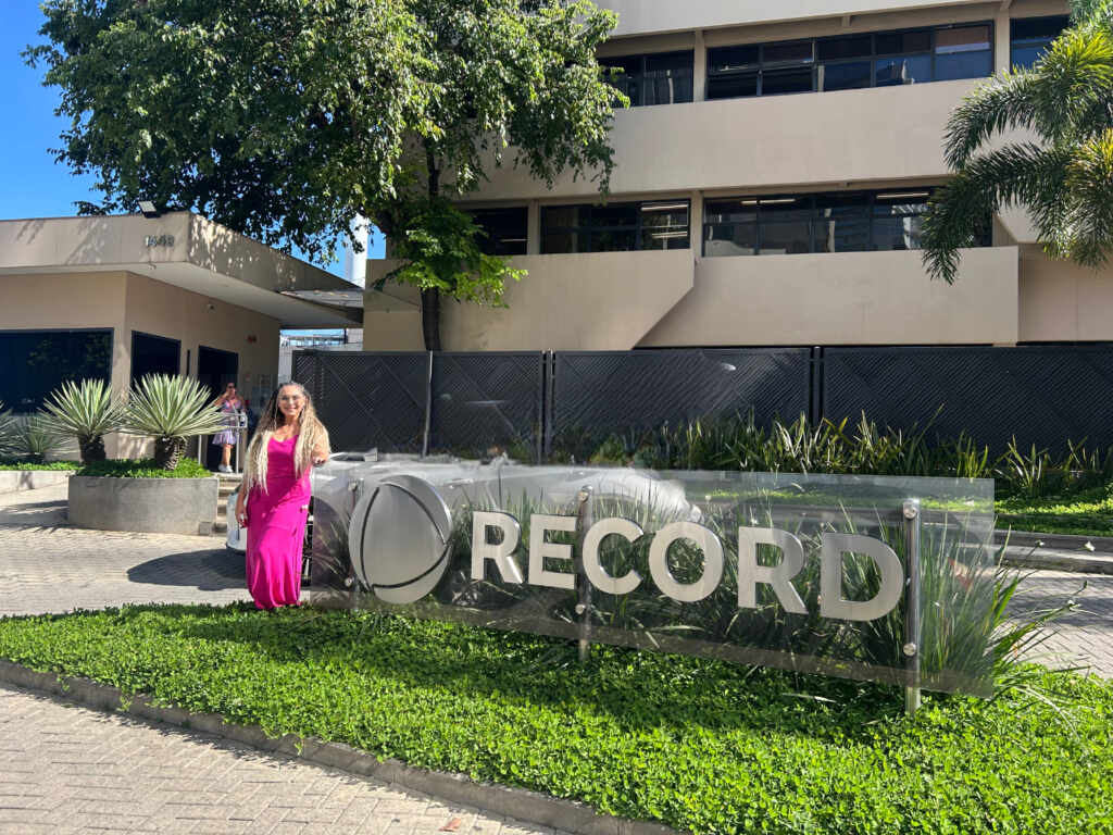 Fernanda Simões Analisa Participantes Do Bbb Em Programa