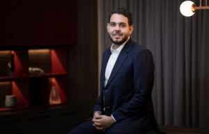 Por trás do brilho da Sapucaí, Bernardo Coutinho une negócios e solidariedade