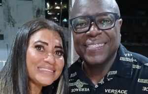 DJ Serginho Black da Cash Box, surpreende a esposa Lene com festa animada e muita música
