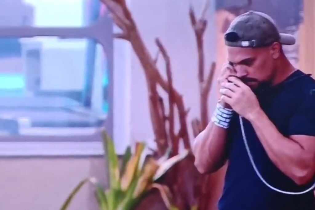 Bbb 25: Vinícius Atende Ao Big Fone E Empareda 2
