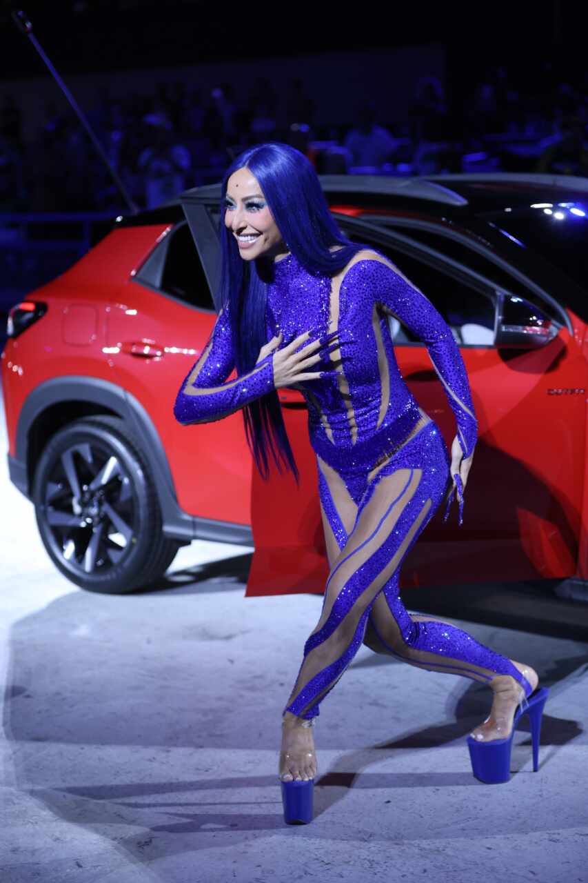 Sabrina Sato brilha em desfile da Volkswagen durante esquenta na Sapucaí 13 DAP 1680.JPG scaled