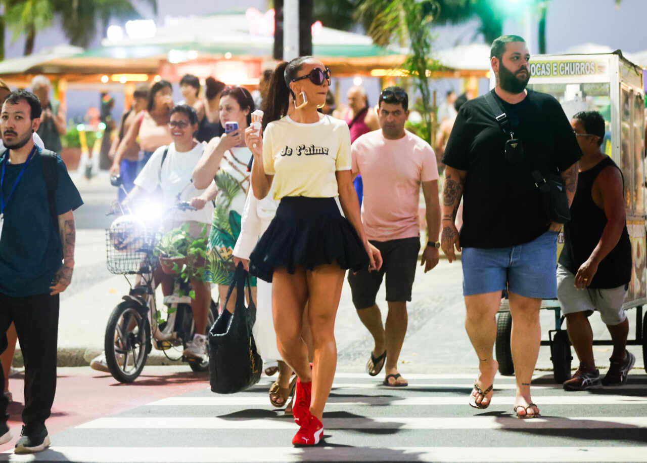 Sabrina Sato aproveita passeio na orla de Copacabana 28 Sabrina Sato - Fotos: Roberto Filho/Brazil News