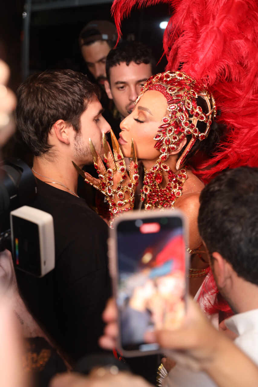 Sabrina Sato e Nicolas Prattes são flagrados aos beijos no camarote N1 no RJ 9 IMG15988 scaled