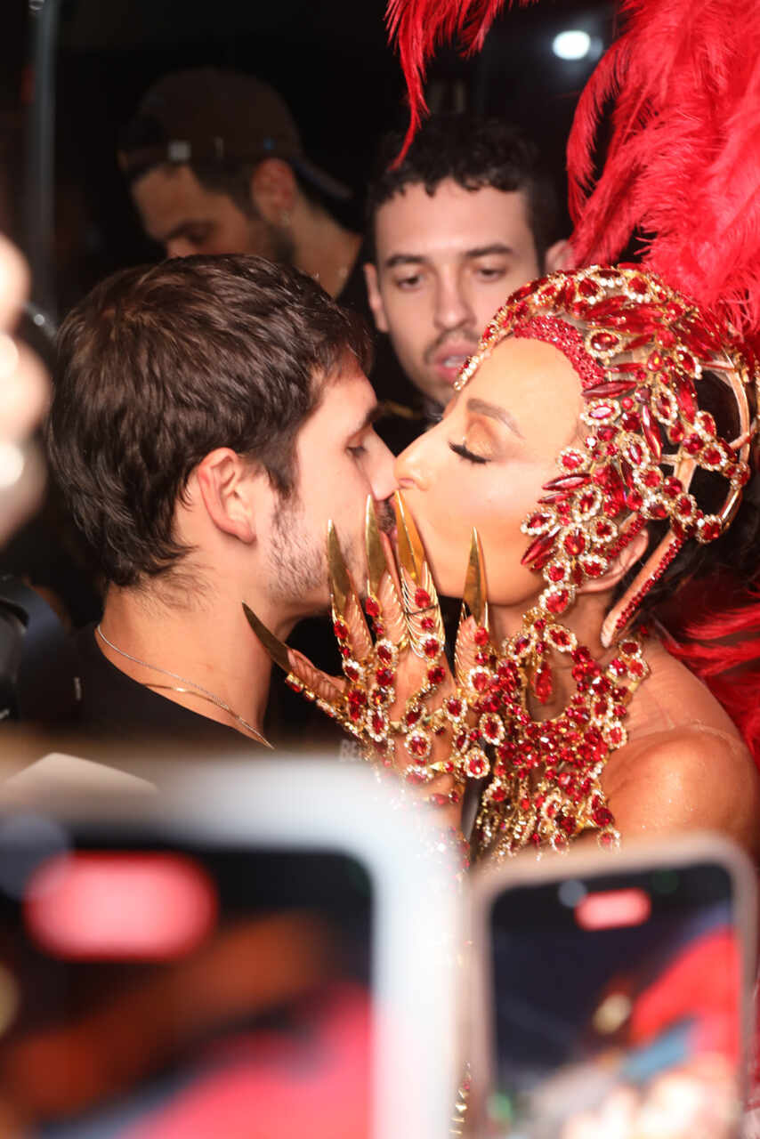 Sabrina Sato e Nicolas Prattes são flagrados aos beijos no camarote N1 no RJ 8 IMG15990 scaled