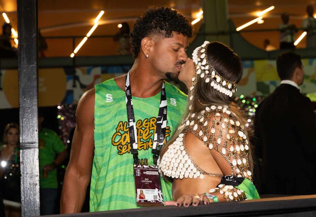Viviane Araújo E Guilherme Militão Esbanjam Amor Na Sapucaí Durante O Carnaval - Fotos: Manuela Scarpa/Brazil News