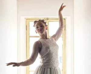 Elisa Telles brilha em ‘Aqueles Dias’, série da TV Cultura que revive o Modernismo Brasileiro