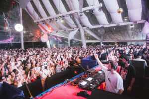 Sucesso: Festa Nostalgia, da dupla Dubdogz, anuncia nova edição no Rio de Janeiro