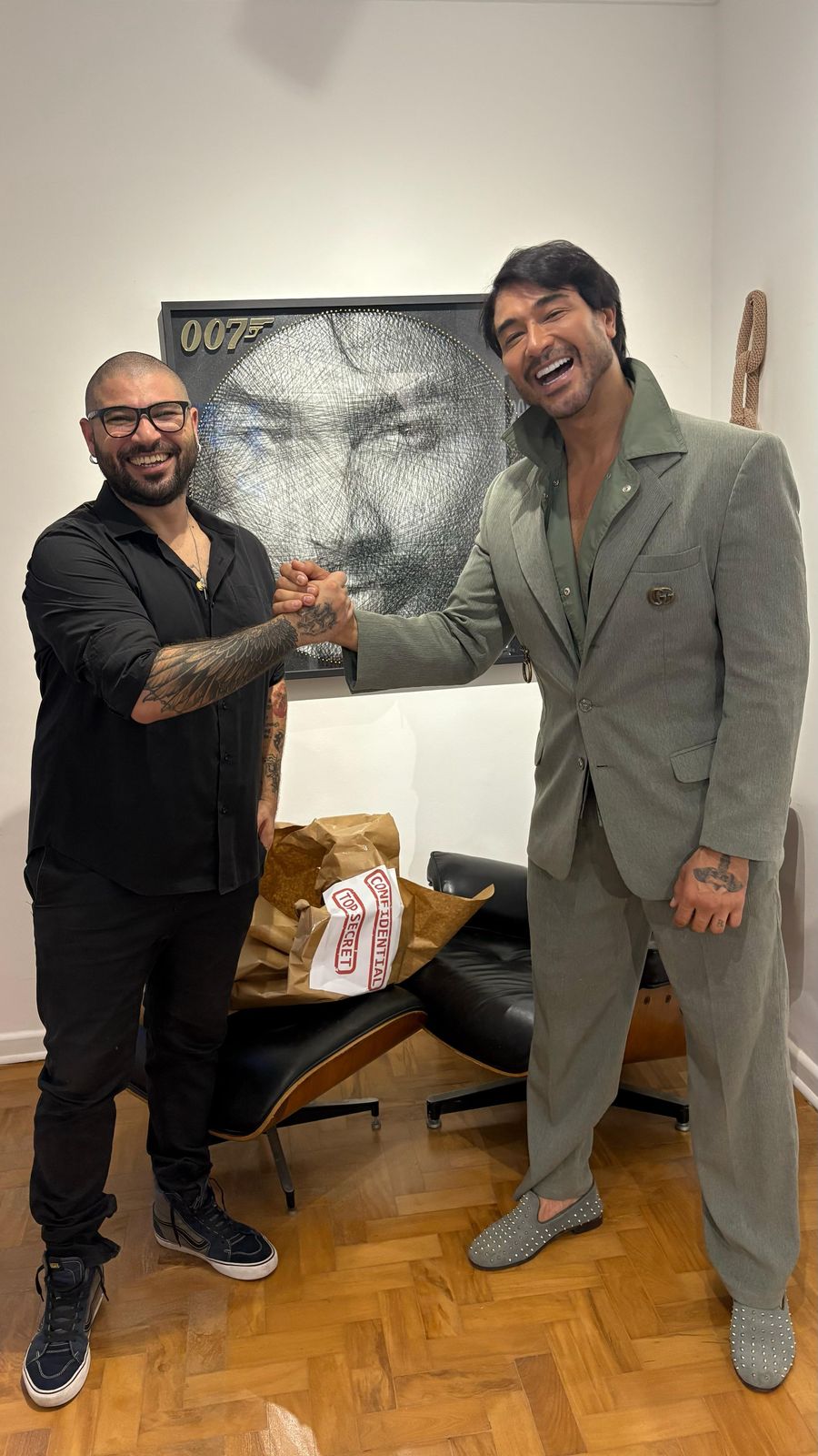 Lucas Kiss Transforma Fios Em Arte E Homenageia Diogo Mello Com Obra Inspirada Em James Bond 3 Whatsapp Image 2025 03 14 At 20.04.04 Egobrazil