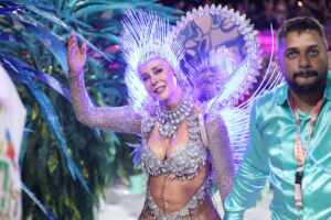 Paolla Oliveira se despede da Grande Rio em desfile emocionante e reflete sobre luta feminina