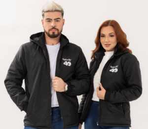 Uniformes personalizados reforçam a cultura da empresa e valorizam a equipe