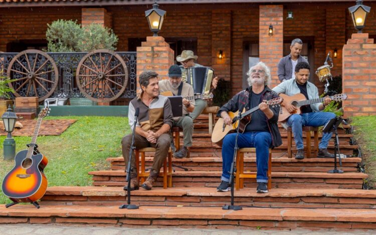 Lima Duarte E Renato Teixeira Plantam Pau Brasil Com Daniel No Viver Sertanejo 4 Daniel, Lima Duarte E Renato Teixeira No 'Viver Sertanejo' - Globo/ Beatriz Damy