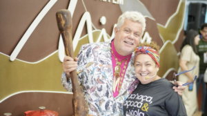 Milton Cunha visita estande de Minas Gerais na WTM Latin America e se encanta com a cultura mineira