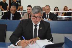 Vereador Alexandre Frota celebra aprovação unânime de projeto que beneficia mães atípicas em Cotia